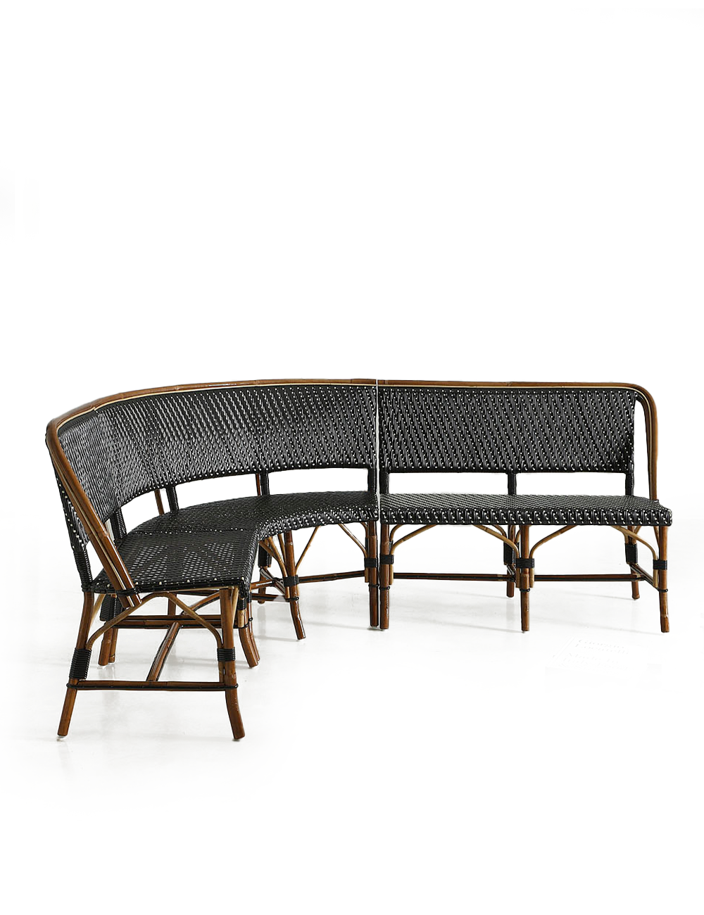219 Modular Sofa - handflätad svart bistrosoffa / modulsoffa. Stomme av oskalad malaccarotting, varmböjd för form och hållbarhet. Rottingens naturliga skiftande bruna färg har klarlackats för en glansig och skyddad yta.