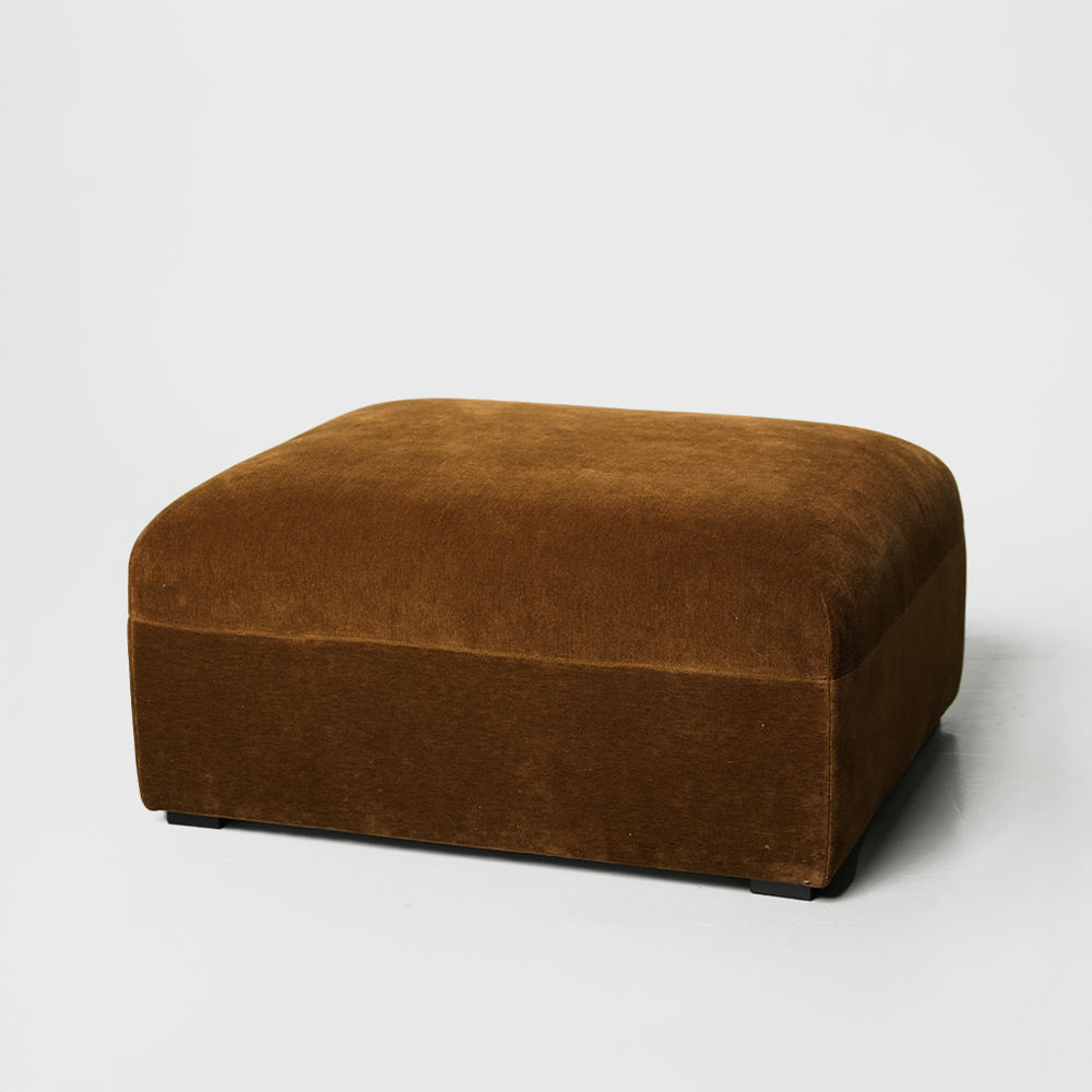 Mjuka, runda former och fantastisk komfort kännetecknar Gino Pouf.
